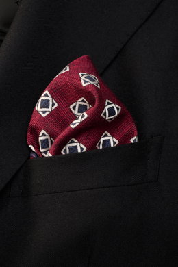 Close-up front angle of Brunello Cucinelli Silk Pocket Square navy/burgundy patterned with ornamental design in a black blazer pocket.

Description: 
<p>Elegant accent: The silk pocket square from BRUNELLO CUCINELLI with its distinctive ornamental pattern
