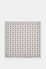 Brunello Cucinelli Silk pocket square silver grey/grey blue patterned, flat lay top view showing medallion pattern, rolled edges, pure silk.

<p>Noble accent: The silk pocket square by BRUNELLO CUCINELLI features a subtle medallion pattern that adds a dis