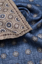 Close-up top view of the Brunello Cucinelli Silk Pocket Square grey blue/grey patterned showing its medallion design and smooth texture.

Description:
<p>Noble accent: The silk pocket square by BRUNELLO CUCINELLI features a subtle medallion pattern that a