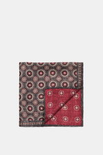 Brunello Cucinelli Silk Pocket Square anthracite/burgundy patterned shown from above, folded to reveal medallion design. Noble accent: The silk pocket square by BRUNELLO CUCINELLI features a subtle medallion pattern that adds a discreet highlight and comp