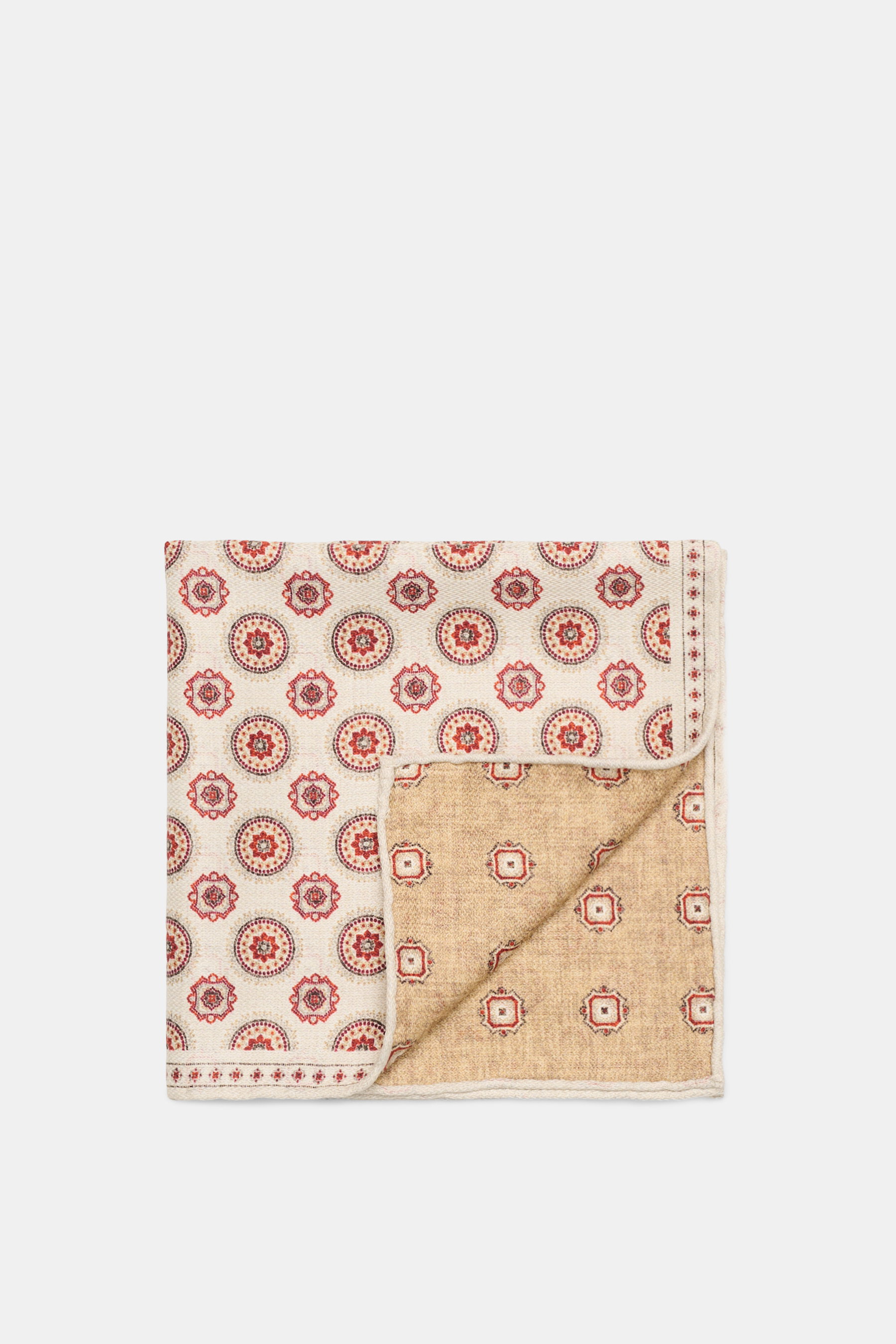 Brunello Cucinelli Silk Pocket Square beige/dark red patterned shown from top front folded to reveal both sides with medallion pattern.  
Noble accent: The silk pocket square by BRUNELLO CUCINELLI features a subtle medallion pattern that adds a discreet h