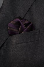 Brunello Cucinelli Silk Pocket Square Dark Violet/Brown Striped folded in a suit pocket, close-up front angle view on dark gray fabric.

Subtle elegance for stylish appearances: With this noble pocket square in a subdued striped pattern, BRUNELLO CUCINELL