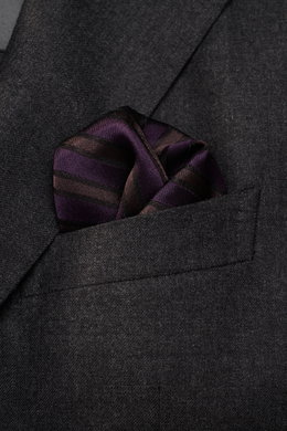 Brunello Cucinelli Silk Pocket Square Dark Violet/Brown Striped folded in a suit pocket, close-up front angle view on dark gray fabric.

Subtle elegance for stylish appearances: With this noble pocket square in a subdued striped pattern, BRUNELLO CUCINELL