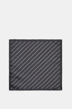 Brunello Cucinelli Silk Pocket Square grey brown/brown striped, diagonal pattern, pure silk, rolled edges, approx. 34x34 cm, top-down view.  

Subtle elegance for stylish appearances: With this noble pocket square in a subdued striped pattern, BRUNELLO CU