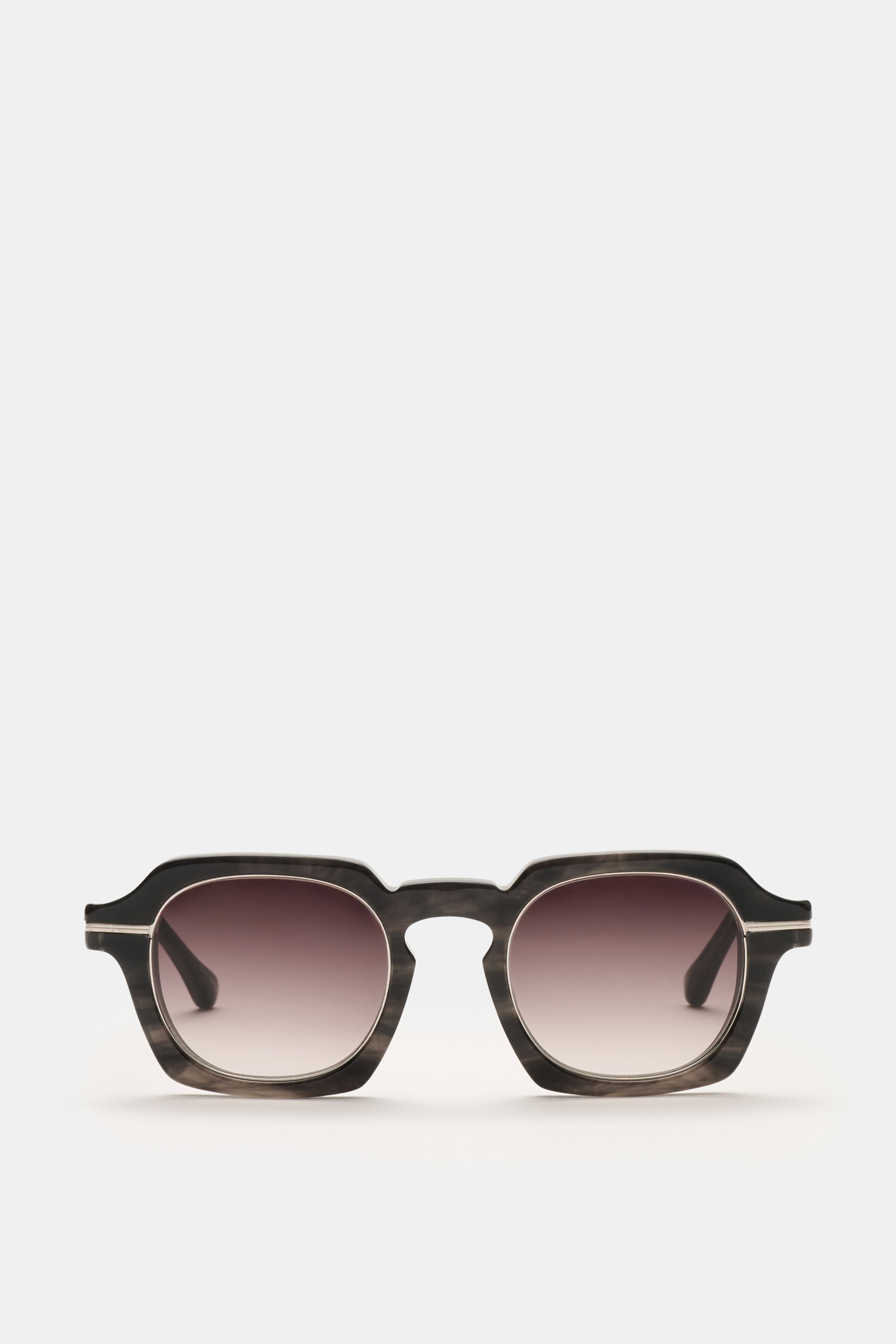Matsuda Sonnenbrille 'M2055' in anthrazit/grau, eckige Form, Notched Bridge, Verlaufsgläser, Acetat-Rahmen, frontal fotografiert.