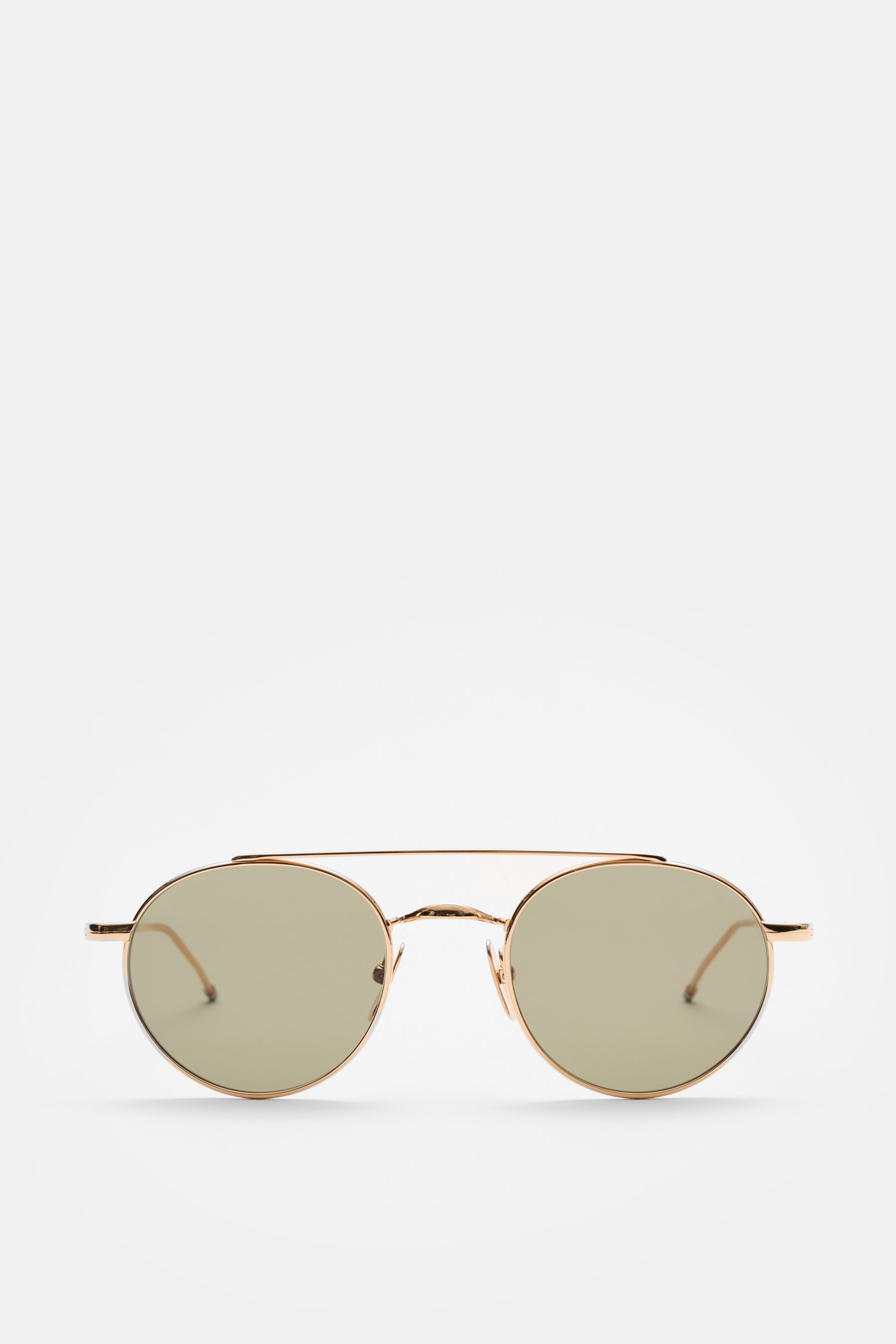 Thom Browne Sonnenbrille gold, runde Form mit filigranem Metallrahmen, Tricolore-Detail am Bügel, getönte Gläser, Frontansicht, 100% UV-Schutz.