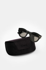 Tom Ford Sonnenbrille 'Lucinda' schwarz mit gerundeter Silhouette, getönten Kunststoffgläsern, Acetat-Rahmen, 100% UV-Schutz, frontal auf Samt-Etui.