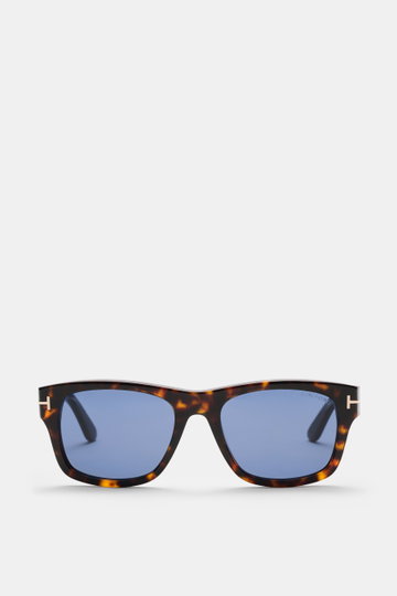 Tom Ford Sonnenbrille 'Smith' dunkelbraun gemustert, eckig, Acetat-Rahmen, blaue Kunststoffgläser, Filterkategorie 3, frontal fotografiert.