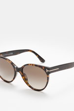 Tom Ford Sonnenbrille 'Tallulah' dunkelbraun meliert, klassischer Papillon-Stil mit Verlaufsgläsern, Acetat-Rahmen, seitliche Nahaufnahme, 100% UV-Schutz.
