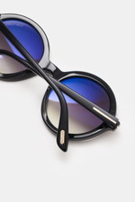 Tom Ford Sonnenbrille 'Nicolet' schwarz/grau, runde Form, getönte Kunststoffgläser, Acetat-Rahmen, markentypisches T-Detail, von oben fotografiert