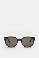 Tom Ford Sonnenbrille 'Mert' dunkelbraun meliert, frontale Nahaufnahme, leicht gerundete Silhouette, melierter Acetat-Rahmen, getönte Kunststoffgläser, UV-Schutz.