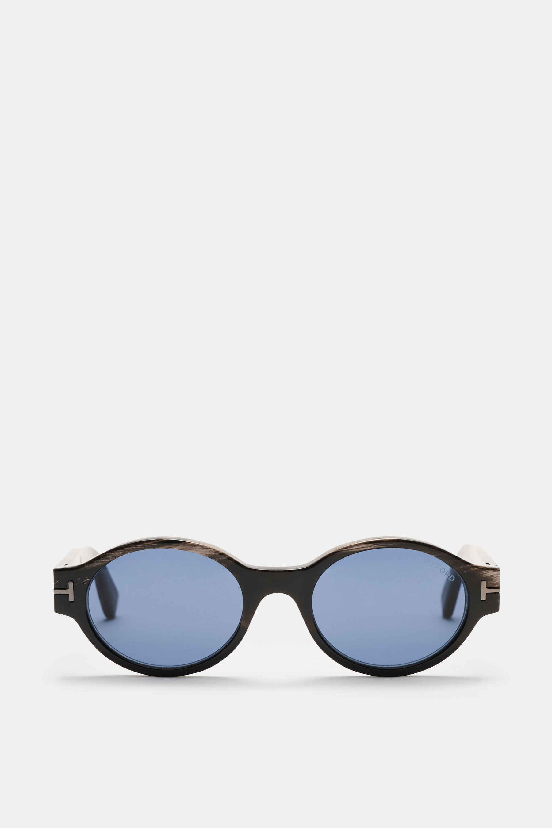 Tom Ford Horn-Sonnenbrille 'Private Collection' schwarz/grau/weiß gemustert, runder Retro-Look, Büffelhornrahmen, blaue Gläser, frontale Nahaufnahme.