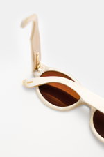 Tom Ford Horn-Sonnenbrille 'Private Collection' offwhite/creme gemustert im Retro-Look, Detailaufnahme von oben, echtes Büffelhorn, braune Gläser.
