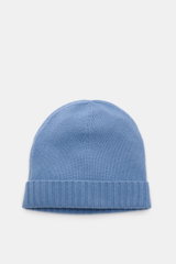 Top view of von Braun Cashmere beanie smoky blue showing fine knit and small turn-up, made of pure cashmere with a very soft feel, perfect for winter coats or down jackets.