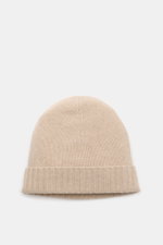 Top-down view of von Braun Cashmere beanie sand, a finely knitted, soft pure cashmere beanie with a small turn-up edge.

Description: <p>Whether worn with a classic winter coat or a highly functional down jacket, this soft VON BRAUN knitted beanie made of