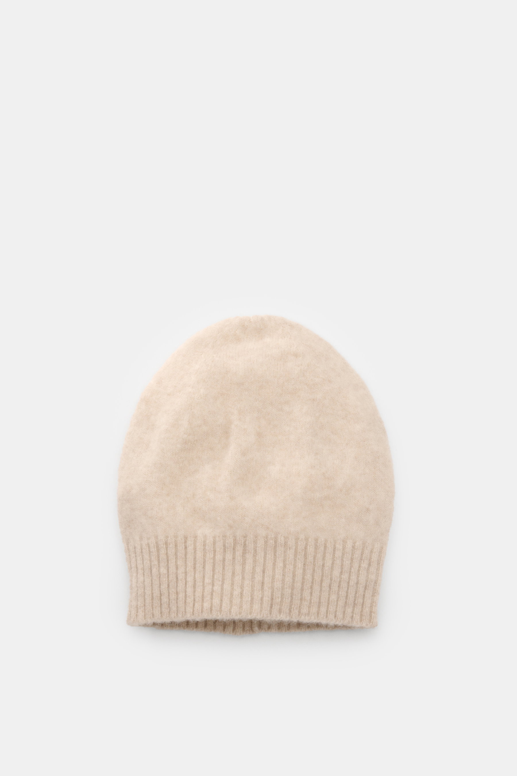 Piacenza 1733 Mütze sand, von oben fotografiert, Luxus-Mütze aus Cashmere, Seide, Microfaser mit weichem Griff, feinem Strickbild, breitem Rippstrick-Rand.