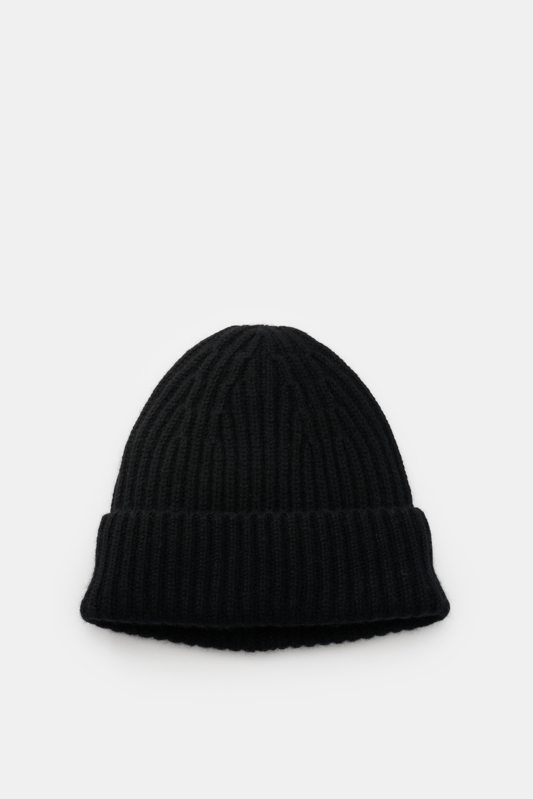Lisa Yang Cashmere Mütze 'Menton' schwarz, von oben fotografiert, aus reinem Cashmere mit weichem Griff, Patent-Strickmuster und Umschlag.