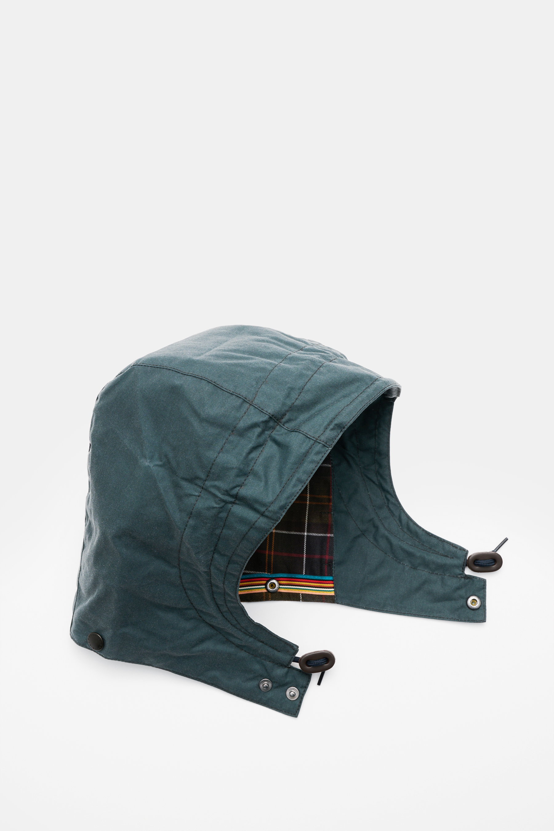 Barbour Kapuze petrol aus gewachster Baumwolle, wasserabweisend, Tartan-Futter, verstärkte Krempe, Tunnelzug, seitliche Perspektive.