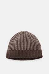 Front view of the 04651/ A trip in a bag Wollmütze 'Foggy Hat' graubraun, a stylish grey-brown wool beanie with soft texture, garment dyed, featuring a distinctive ribbed knit pattern and narrow cuff. <p>Stilvolles Winter-Essential: Die 'Foggy Hat' Wollmü