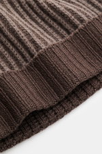 Close-up top-down view of 04651/ A trip in a bag Wollmütze 'Foggy Hat' graubraun wool beanie with soft feel, garment dyed, ribbed pattern, narrow cuff. 

Description: <p>Stilvolles Winter-Essential: Die 'Foggy Hat' Wollmütze von 04651/ A TRIP IN A BAG wir