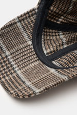 04651/ A trip in a bag Baseball-Cap 'Check' hellbraun/schwarz/rauchblau kariert, Glencheckmuster, Baumwolle/Microfaser, weicher Griff, Six-Panel-Stil, verstellbarer Verschluss, Nahaufnahme von oben.