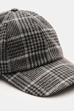 04651/ A trip in a bag Baseball-Cap 'Check' schwarz/grau kariert in Six-Panel-Stil, Glencheckmuster, weich, verstellbar, seitliche Nahaufnahme.