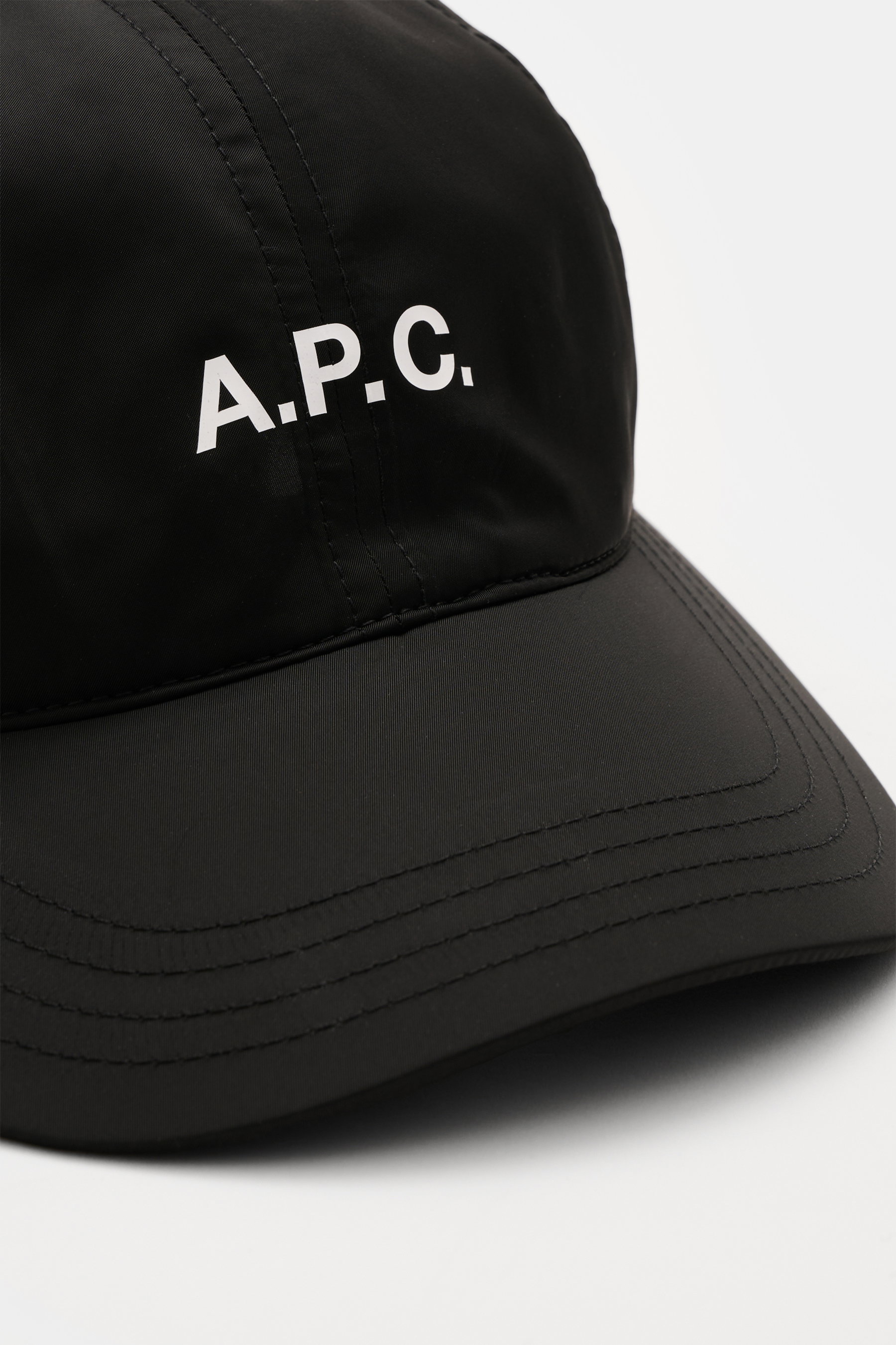 9500_067617_080_apc-