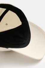 Stone Island Baseball-Cap creme shown from inside, pure cotton with curved brim, tonal compass stitching, adjustable closure, lightly textured.

<p>Lässig mit Stil: Diese Baseball-Cap aus reiner Baumwolle von STONE ISLAND ergänzt Ihren Look mit tonal gest