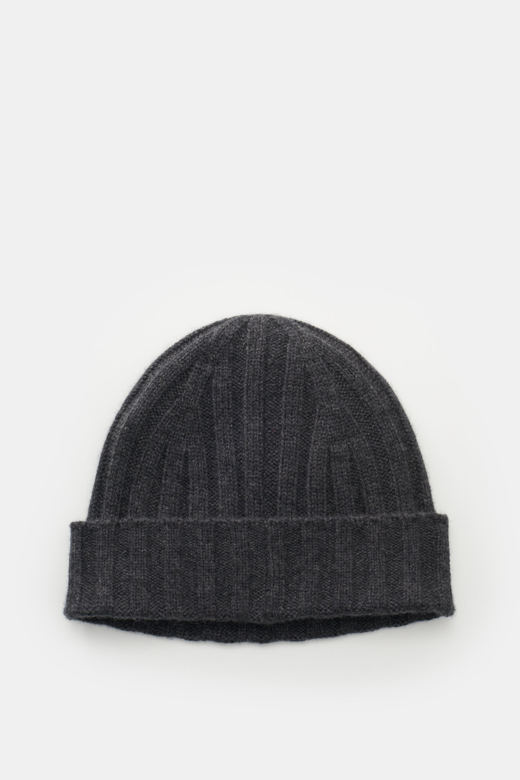 Top view of von Braun Cashmere beanie anthracite mottled, showing fine knit, classic rib knit pattern, small turn-up, pure cashmere, very soft feel.