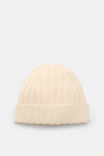 Front-facing view of a von Braun Cashmere beanie off-white in classic rib knit pattern with small turn-up, made of pure Mongolian cashmere, very soft feel, fine knit. Whether worn with a classic winter coat or a highly functional down jacket, this soft VO