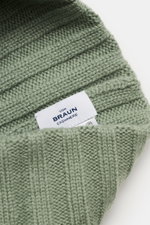 Close-up top-down view of the von Braun Cashmere beanie sage showing its fine rib knit, small turn-up, and label. Whether worn with a classic winter coat or a highly functional down jacket, this soft VON BRAUN knitted beanie made of pure Mongolian cashmer