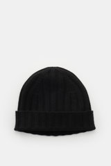 Top view of von Braun Cashmere beanie black showing fine rib knit pattern and small turn-up, made of pure soft Mongolian cashmere, perfect for winter coats or down jackets.
