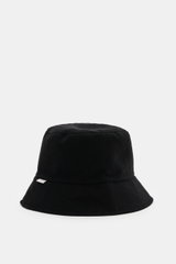 Schwarzer 04651/ A trip in a bag Wende-Frottee Bucket Hat aus elastischer Baumwolle mit schmaler Krempe, weichem Griff, kleinem Weblabel, frontal fotografiert.