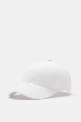 A.P.C. Baseball-Cap 'Charlie' weiß aus robustem Baumwoll-Canvas, Six-Panel-Design mit tonalem Logo-Stitching, verstellbar, seitliche Nahaufnahme.