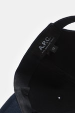A.P.C. Baseball-Cap 'Charlie' navy, Innenansicht von oben, robustes Baumwoll-Canvas, klassisches Six-Panel-Design, tonales Logo-Stitching, verstellbarer Verschluss.