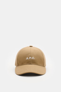 A.P.C. Baseball-Cap 'Charlie' beige aus robustem Baumwoll-Canvas, sportlich, Six-Panel-Design, Logo-Stitching frontal, verstellbarer Verschluss, Frontperspektive.