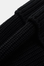 Close-up side view of Canada Goose Wool beanie black showing chunky rib knit pure wool fabric with a folded turn-up and woven label. 

Description: 
<p>A must-have for the colder months: Don’t let bad hair days or cold winter days get to you with this bea