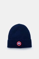 Canada Goose Wool beanie dark blue shown from front top perspective, chunky rib knit pure wool with turn-up and woven label. A must-have for colder months: Don’t let bad hair or cold winter days get to you with this beanie by outdoor experts CANADA GOOSE.