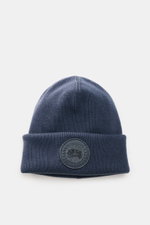 Canada Goose Wollmütze 'Arctic Toque' graublau von oben fotografiert, reine Wolle, feines Rippstrick-Design, doppellagig, Umschlag mit Weblabel.