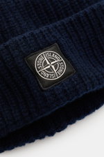 Close-up front view of the Stone Island Wool Beanie navy showing the ribbed knit, wide cuff, and logo label.

Description: 
<p>Minimalist winter essential: The wool beanie from STONE ISLAND combines functional comfort with urban style and timeless appeal.
