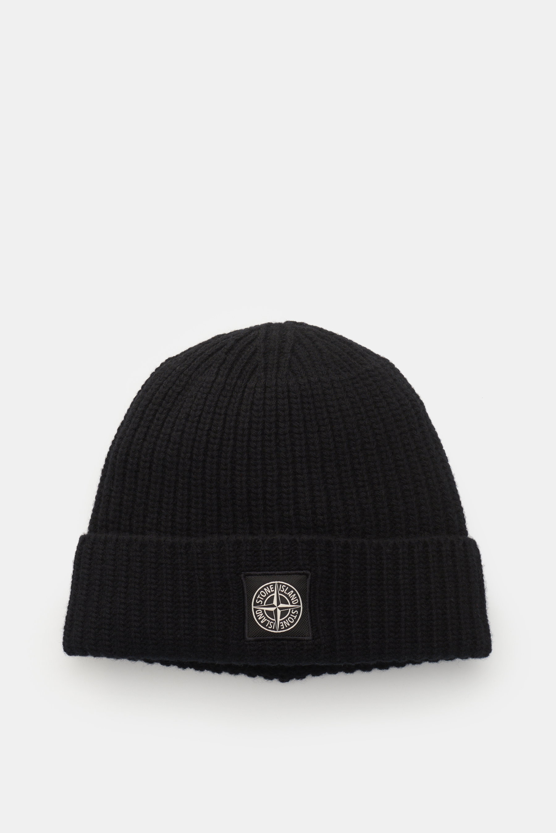 Stone Island Wollmütze schwarz aus reiner Wolle, weicher Griff, Rippstrick-Optik, breiter Umschlag mit Front-Label, Draufsicht.