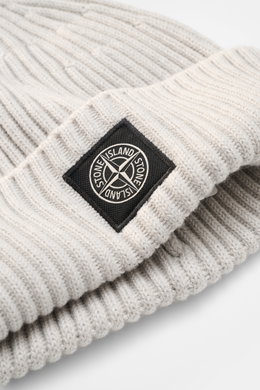 Close-up shot from a slightly angled top view of the Stone Island Light Grey Melange Wool Beanie showing its ribbed knit texture, wide cuff, and black woven label on the front.

<p>Minimalist winter essential: The wool beanie from STONE ISLAND combines fu