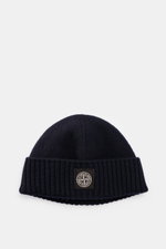 Stone Island Wool beanie navy photographed from the front, made of pure new wool with a soft feel, wide ribbed cuff, and STONE ISLAND woven label.