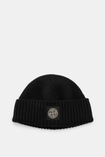 Front view of Stone Island Wool beanie black, made of pure virgin wool with a soft touch, featuring a wide rib-knit cuff and front STONE ISLAND woven label.