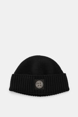 Front view of Stone Island Wool beanie black, made of pure virgin wool with a soft touch, featuring a wide rib-knit cuff and front STONE ISLAND woven label.