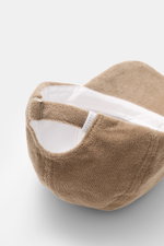 04651/ A trip in a bag Frottee Baseball-Cap 'Terry' taupe, weicher Griff, Six-Panel-Stil, verstellbarer Verschluss, Nahaufnahme von oben hinten.