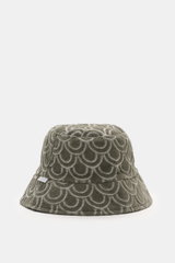 04651/ A trip in a bag Wende-Frottee Bucket Hat graugrün, von vorne fotografiert, Baumwoll-Frottee mit Muster, schmale Krempe, wendbar, soft, mit kleinem Weblabel, Innenfutter aus Seersucker.