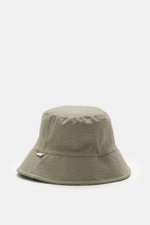 04651/ A trip in a bag Wende-Frottee Bucket Hat graugrün, schmale Krempe, Baumwoll-Frottee, Seersucker-Innenfutter, weiche Textur, seitliche Perspektive, wendbar.