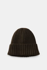 Fedeli Cashmere Mütze dunkelbraun aus reiner Cashmere, weicher Griff, Rippstrick mit mittelfeinem Strickbild und variablem Umschlag, frontal fotografiert.