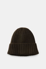 Fedeli Cashmere Mütze dunkelbraun aus reiner Cashmere, weicher Griff, Rippstrick mit mittelfeinem Strickbild und variablem Umschlag, frontal fotografiert.